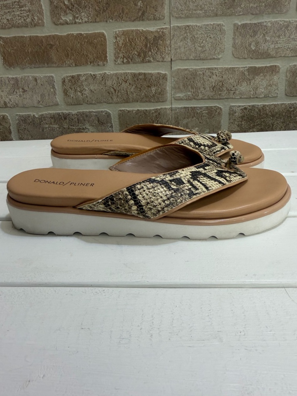 Donald Pliner Leanne Snake Print Slide Sandals Size 9M Leather Comfort